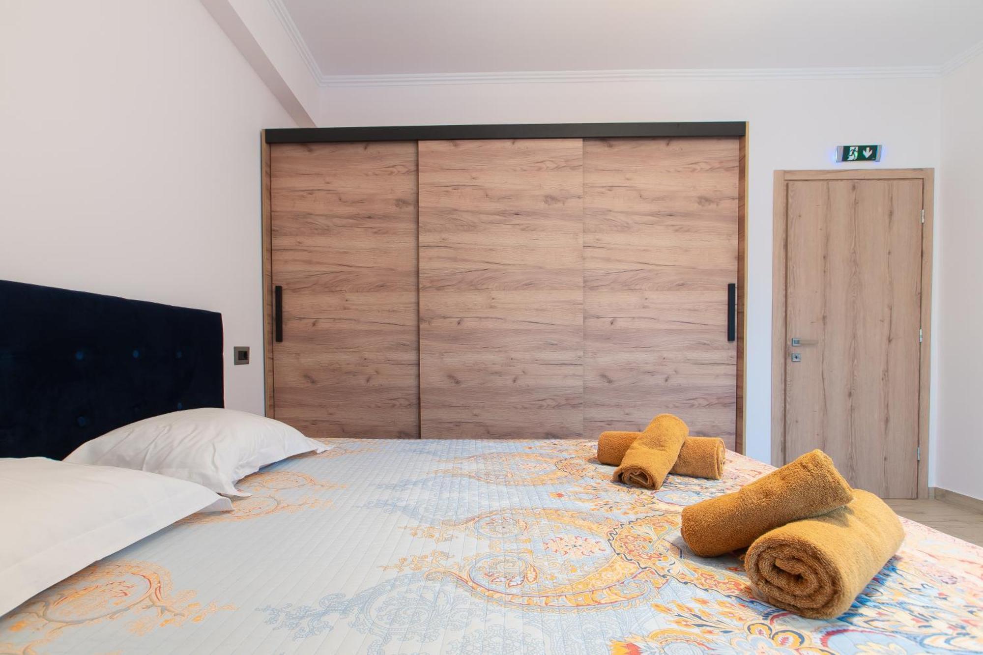 פלטאריה Elegance Suites מראה חיצוני תמונה